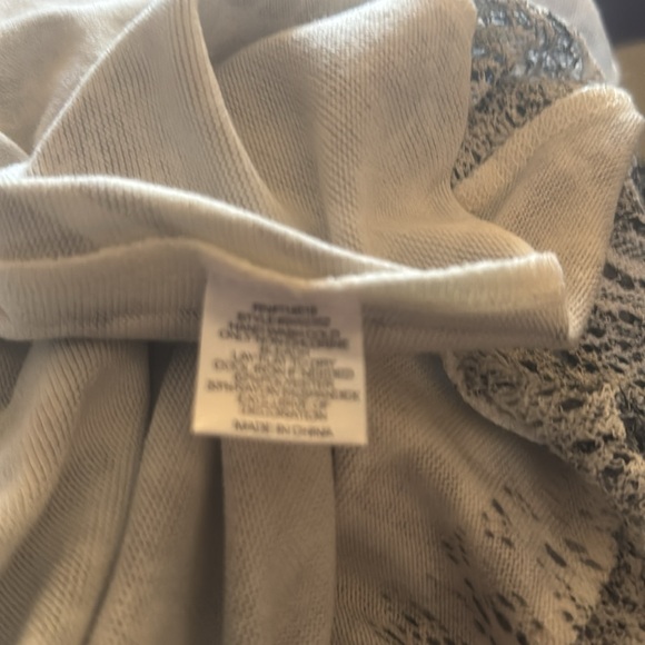 Sweater - Picture 5 of 6